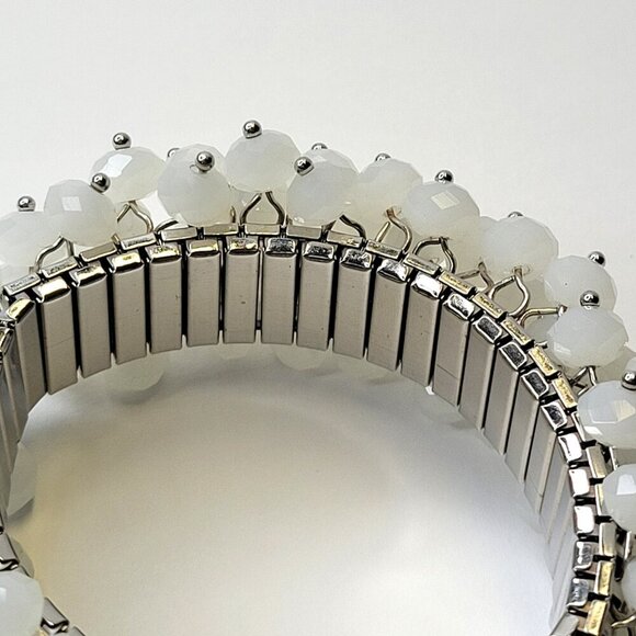 Vintage Milk Glass Stretch Bracelet - Picture 10 of 11
